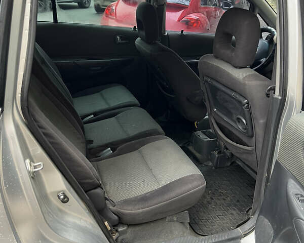 Серый Мазда Премаси, объемом двигателя 2 л и пробегом 200 тыс. км за 2200 $, фото 5 на Automoto.ua