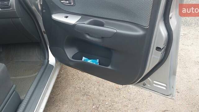 Серый Мазда Премаси, объемом двигателя 2 л и пробегом 250 тыс. км за 2800 $, фото 6 на Automoto.ua