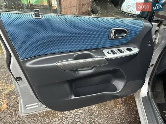 Серый Мазда Премаси, объемом двигателя 2 л и пробегом 290 тыс. км за 3800 $, фото 3 на Automoto.ua