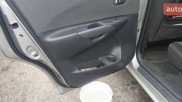 Серый Мазда Премаси, объемом двигателя 2 л и пробегом 250 тыс. км за 2800 $, фото 9 на Automoto.ua