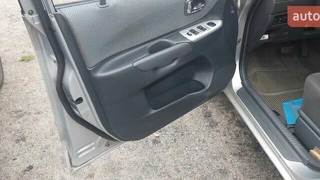 Серый Мазда Премаси, объемом двигателя 2 л и пробегом 250 тыс. км за 2800 $, фото 10 на Automoto.ua