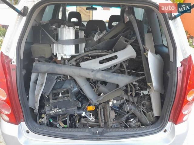 Серый Мазда Премаси, объемом двигателя 2 л и пробегом 270 тыс. км за 3200 $, фото 13 на Automoto.ua