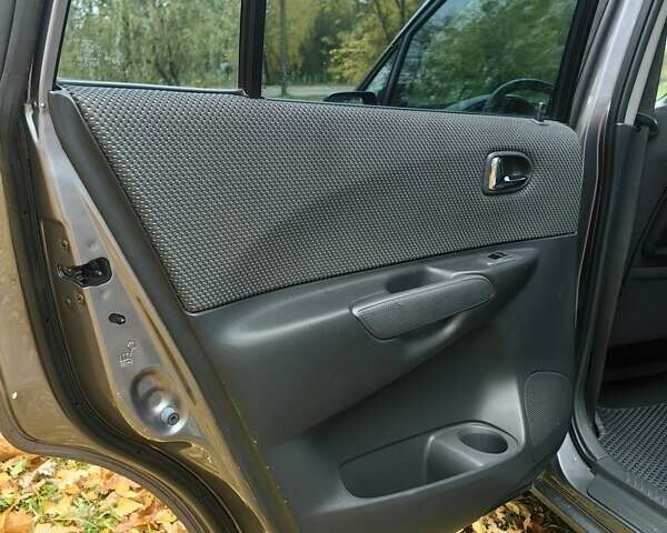 Серый Мазда Премаси, объемом двигателя 1.84 л и пробегом 137 тыс. км за 4350 $, фото 15 на Automoto.ua