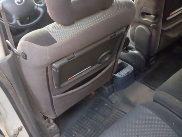 Серый Мазда Премаси, объемом двигателя 1.8 л и пробегом 120 тыс. км за 2000 $, фото 7 на Automoto.ua