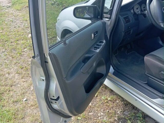 Серый Мазда Премаси, объемом двигателя 2 л и пробегом 230 тыс. км за 2450 $, фото 6 на Automoto.ua