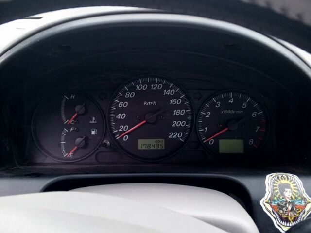 Зеленый Мазда Премаси, объемом двигателя 2 л и пробегом 87 тыс. км за 1750 $, фото 13 на Automoto.ua