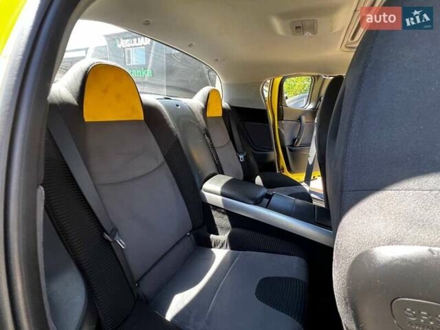 Жовтий Мазда РХ-8, об'ємом двигуна 1.31 л та пробігом 131 тис. км за 5000 $, фото 24 на Automoto.ua