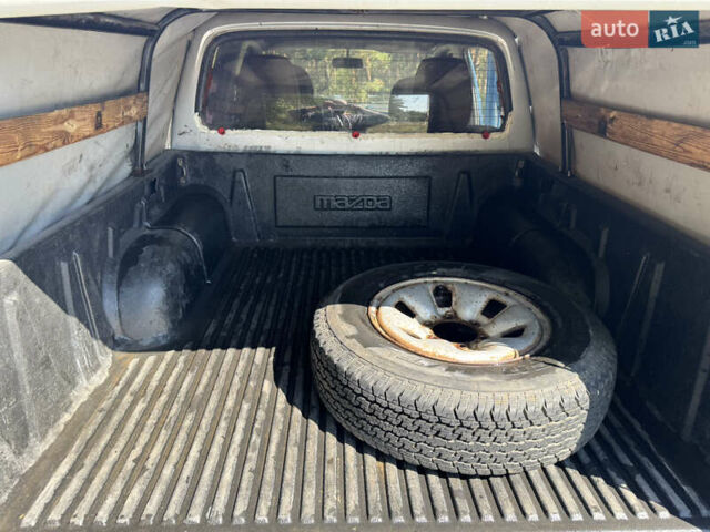 Белый Мазда Трибьют, объемом двигателя 2.5 л и пробегом 387 тыс. км за 4750 $, фото 15 на Automoto.ua