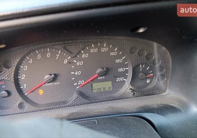 Чорний Мазда Трибьют, об'ємом двигуна 2 л та пробігом 267 тис. км за 4800 $, фото 5 на Automoto.ua