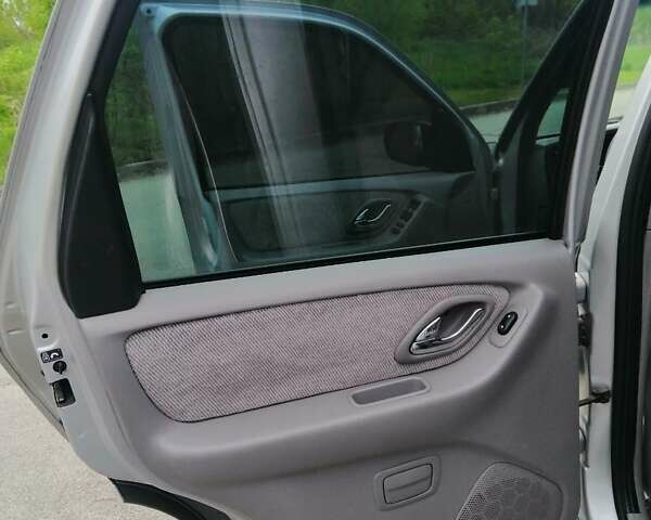 Мазда Трибьют 2002 в Ирпене на Automoto.ua Мазда Трибьют, объемом двигателя 3 л и пробегом 271 тыс. км за 5799 $, фото 13 на Automoto.ua