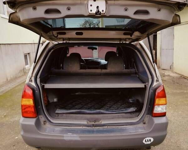 Сірий Мазда Трибьют, об'ємом двигуна 2 л та пробігом 301 тис. км за 5200 $, фото 12 на Automoto.ua