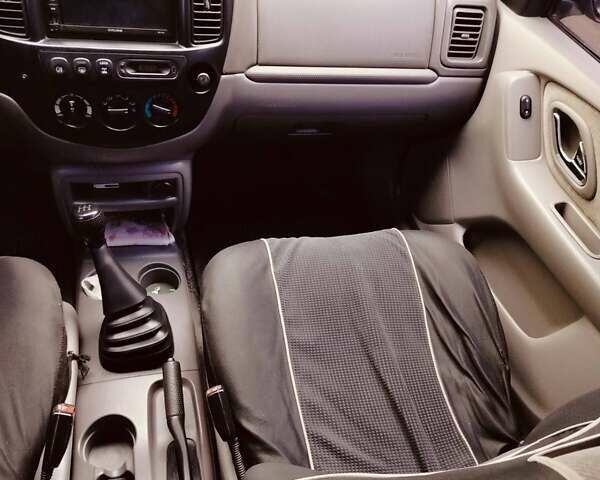 Сірий Мазда Трибьют, об'ємом двигуна 2 л та пробігом 301 тис. км за 5200 $, фото 16 на Automoto.ua