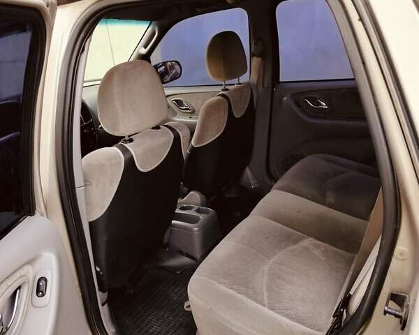 Сірий Мазда Трибьют, об'ємом двигуна 2 л та пробігом 301 тис. км за 5200 $, фото 11 на Automoto.ua