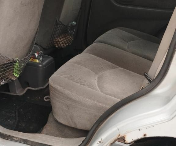 Сірий Мазда Трибьют, об'ємом двигуна 2 л та пробігом 364 тис. км за 2500 $, фото 5 на Automoto.ua