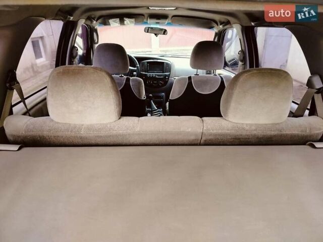 Сірий Мазда Трибьют, об'ємом двигуна 2 л та пробігом 301 тис. км за 5200 $, фото 17 на Automoto.ua