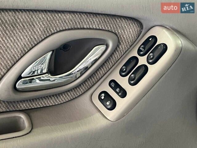 Зелений Мазда Трибьют, об'ємом двигуна 2 л та пробігом 358 тис. км за 3800 $, фото 10 на Automoto.ua