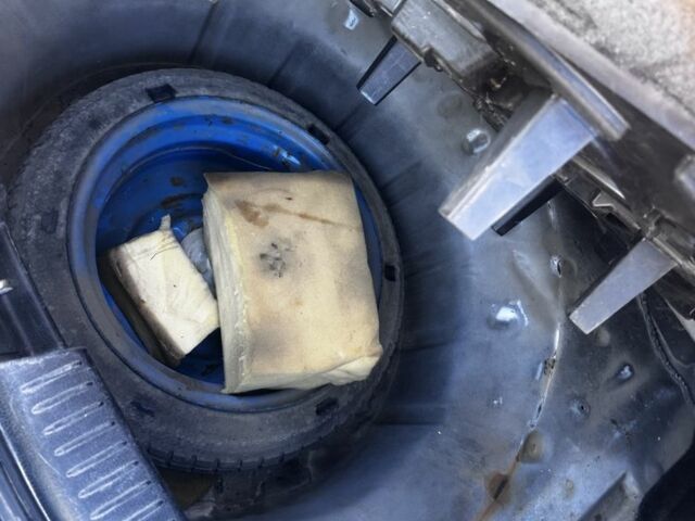 Черный Мазда Кседос 6, объемом двигателя 1.8 л и пробегом 230 тыс. км за 2200 $, фото 4 на Automoto.ua