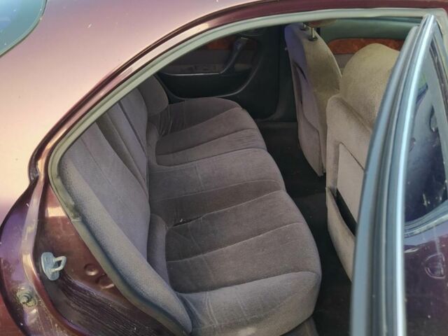 Червоний Мазда Кседос 6, об'ємом двигуна 2 л та пробігом 300 тис. км за 850 $, фото 4 на Automoto.ua