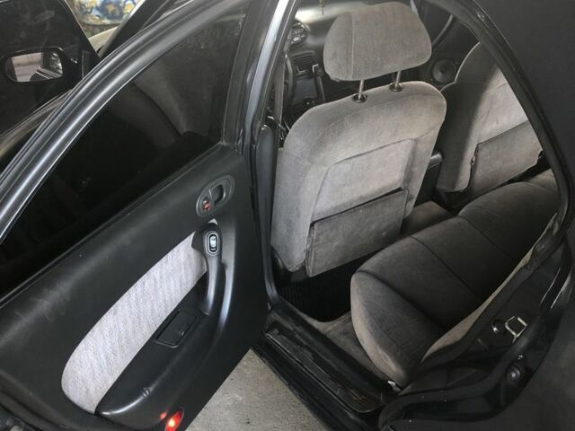 Сірий Мазда Кседос 6, об'ємом двигуна 2 л та пробігом 465 тис. км за 1800 $, фото 6 на Automoto.ua