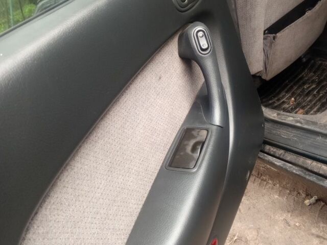 Зелений Мазда Кседос 6, об'ємом двигуна 2 л та пробігом 353 тис. км за 1700 $, фото 5 на Automoto.ua