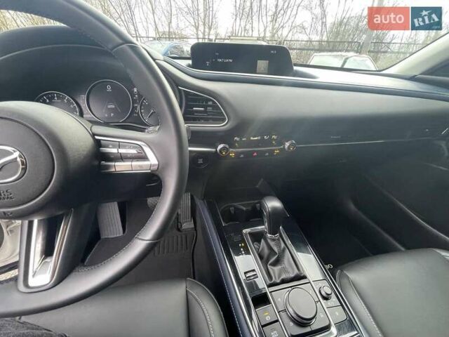 Белый Мазда CX-30, объемом двигателя 2.5 л и пробегом 45 тыс. км за 18450 $, фото 8 на Automoto.ua