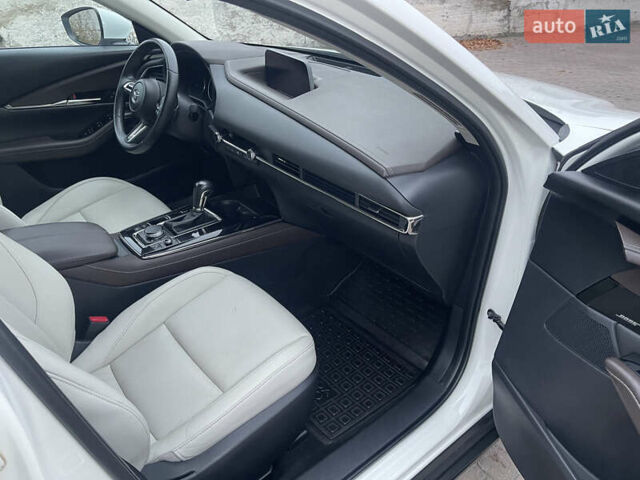 Белый Мазда CX-30, объемом двигателя 2.5 л и пробегом 103 тыс. км за 18200 $, фото 15 на Automoto.ua