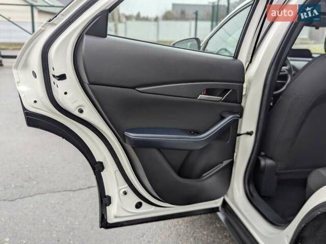 Белый Мазда CX-30, объемом двигателя 2.5 л и пробегом 43 тыс. км за 17799 $, фото 47 на Automoto.ua