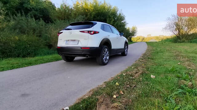 Белый Мазда CX-30, объемом двигателя 2 л и пробегом 115 тыс. км за 18300 $, фото 3 на Automoto.ua