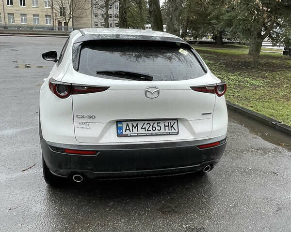 Белый Мазда CX-30, объемом двигателя 2.49 л и пробегом 25 тыс. км за 19400 $, фото 3 на Automoto.ua