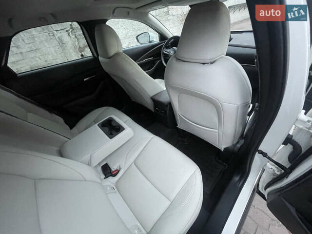 Белый Мазда CX-30, объемом двигателя 2.5 л и пробегом 103 тыс. км за 18200 $, фото 16 на Automoto.ua