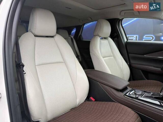 Белый Мазда CX-30, объемом двигателя 2.5 л и пробегом 68 тыс. км за 22500 $, фото 2 на Automoto.ua