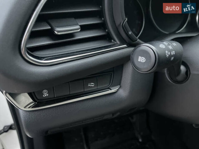 Белый Мазда CX-30, объемом двигателя 2.5 л и пробегом 103 тыс. км за 18200 $, фото 25 на Automoto.ua