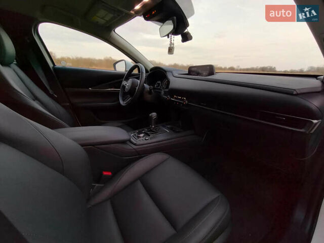 Белый Мазда CX-30, объемом двигателя 2 л и пробегом 115 тыс. км за 18300 $, фото 8 на Automoto.ua