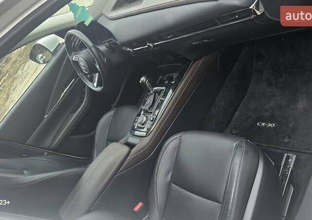 Белый Мазда CX-30, объемом двигателя 2.5 л и пробегом 141 тыс. км за 16400 $, фото 5 на Automoto.ua