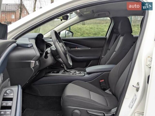 Белый Мазда CX-30, объемом двигателя 2.5 л и пробегом 43 тыс. км за 17799 $, фото 25 на Automoto.ua