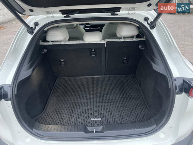 Белый Мазда CX-30, объемом двигателя 2.5 л и пробегом 103 тыс. км за 18200 $, фото 13 на Automoto.ua