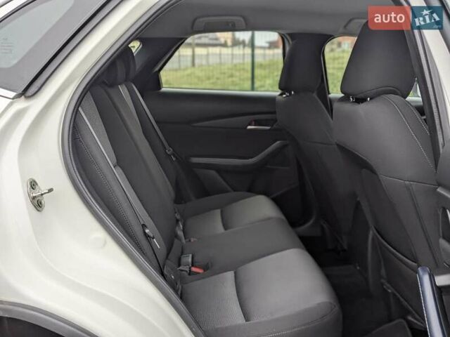 Белый Мазда CX-30, объемом двигателя 2.5 л и пробегом 43 тыс. км за 17799 $, фото 53 на Automoto.ua