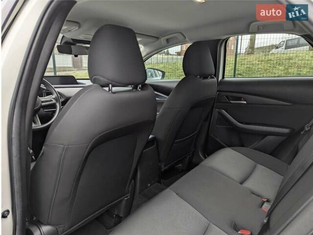 Белый Мазда CX-30, объемом двигателя 2.5 л и пробегом 43 тыс. км за 17799 $, фото 48 на Automoto.ua