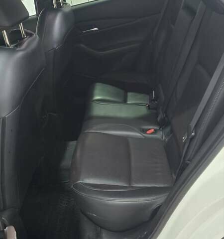 Белый Мазда CX-30, объемом двигателя 2 л и пробегом 51 тыс. км за 26000 $, фото 1 на Automoto.ua