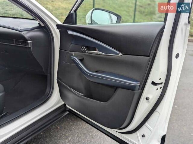 Белый Мазда CX-30, объемом двигателя 2.5 л и пробегом 43 тыс. км за 17799 $, фото 31 на Automoto.ua