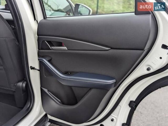 Белый Мазда CX-30, объемом двигателя 2.5 л и пробегом 43 тыс. км за 17799 $, фото 51 на Automoto.ua