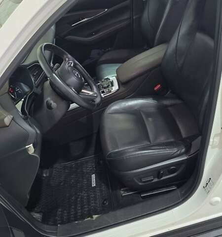 Белый Мазда CX-30, объемом двигателя 2 л и пробегом 51 тыс. км за 26000 $, фото 5 на Automoto.ua
