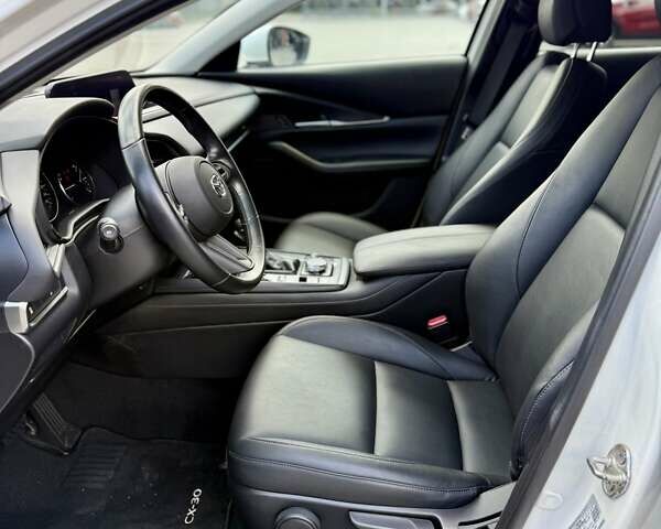 Белый Мазда CX-30, объемом двигателя 2.5 л и пробегом 82 тыс. км за 17200 $, фото 8 на Automoto.ua