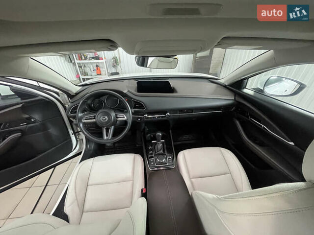 Белый Мазда CX-30, объемом двигателя 2.5 л и пробегом 103 тыс. км за 18200 $, фото 19 на Automoto.ua