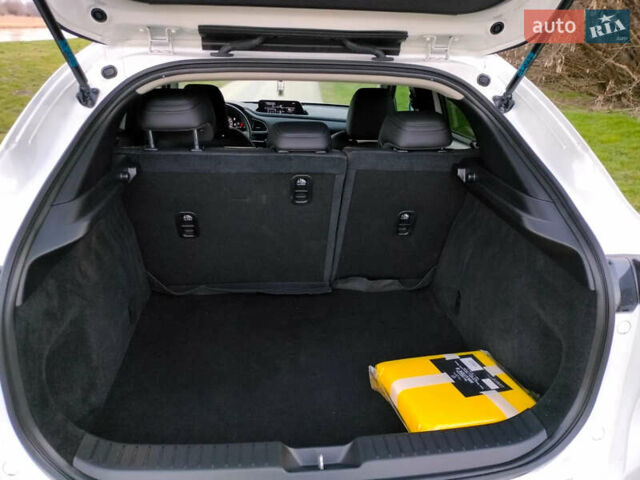 Белый Мазда CX-30, объемом двигателя 2 л и пробегом 115 тыс. км за 18300 $, фото 10 на Automoto.ua