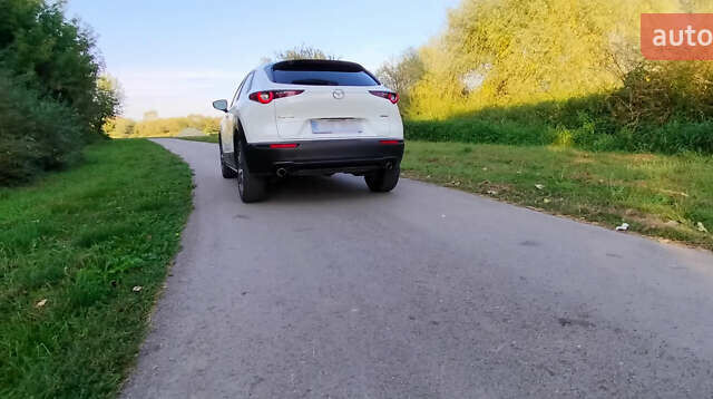 Белый Мазда CX-30, объемом двигателя 2 л и пробегом 115 тыс. км за 18300 $, фото 2 на Automoto.ua