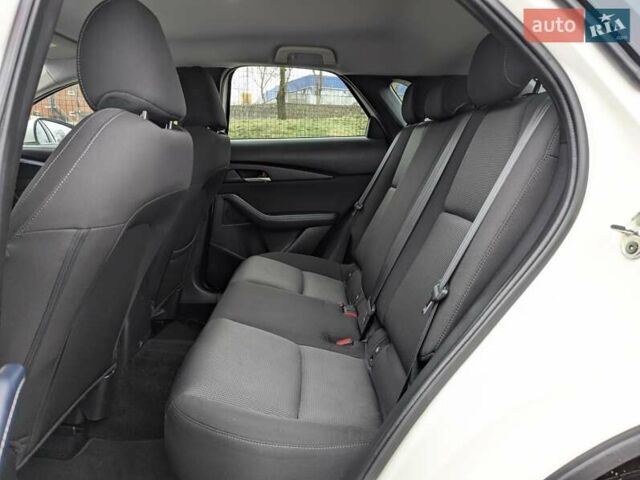 Белый Мазда CX-30, объемом двигателя 2.5 л и пробегом 43 тыс. км за 17799 $, фото 49 на Automoto.ua