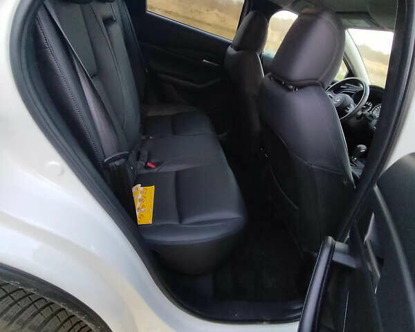 Белый Мазда CX-30, объемом двигателя 2 л и пробегом 115 тыс. км за 18300 $, фото 9 на Automoto.ua