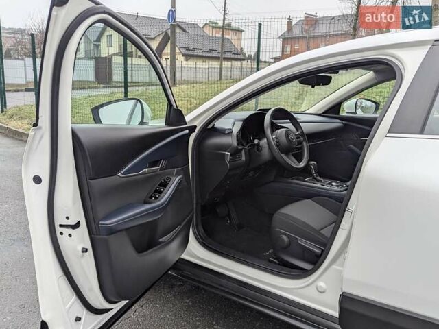 Белый Мазда CX-30, объемом двигателя 2.5 л и пробегом 43 тыс. км за 17799 $, фото 23 на Automoto.ua