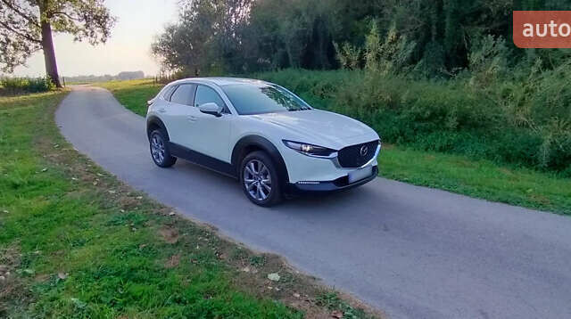 Белый Мазда CX-30, объемом двигателя 2 л и пробегом 115 тыс. км за 18300 $, фото 1 на Automoto.ua